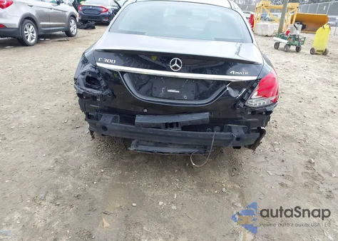 2016 Mercedes-Benz C 300 Sport 4Matic z USA, uszkodzony, nr VIN 55SWF4KB2GU100447